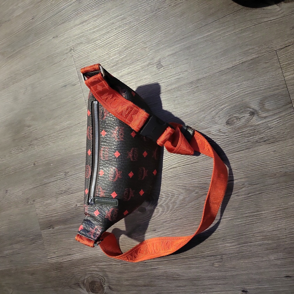 MCM - Picture 3 of 7